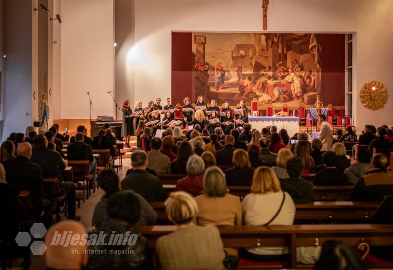FOTO | U Mostaru održan Korizmeni koncert Etno skupine Čuvarice